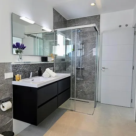 6 Bedrooms New Luxury With Private Pool And Jacuzzi Villa